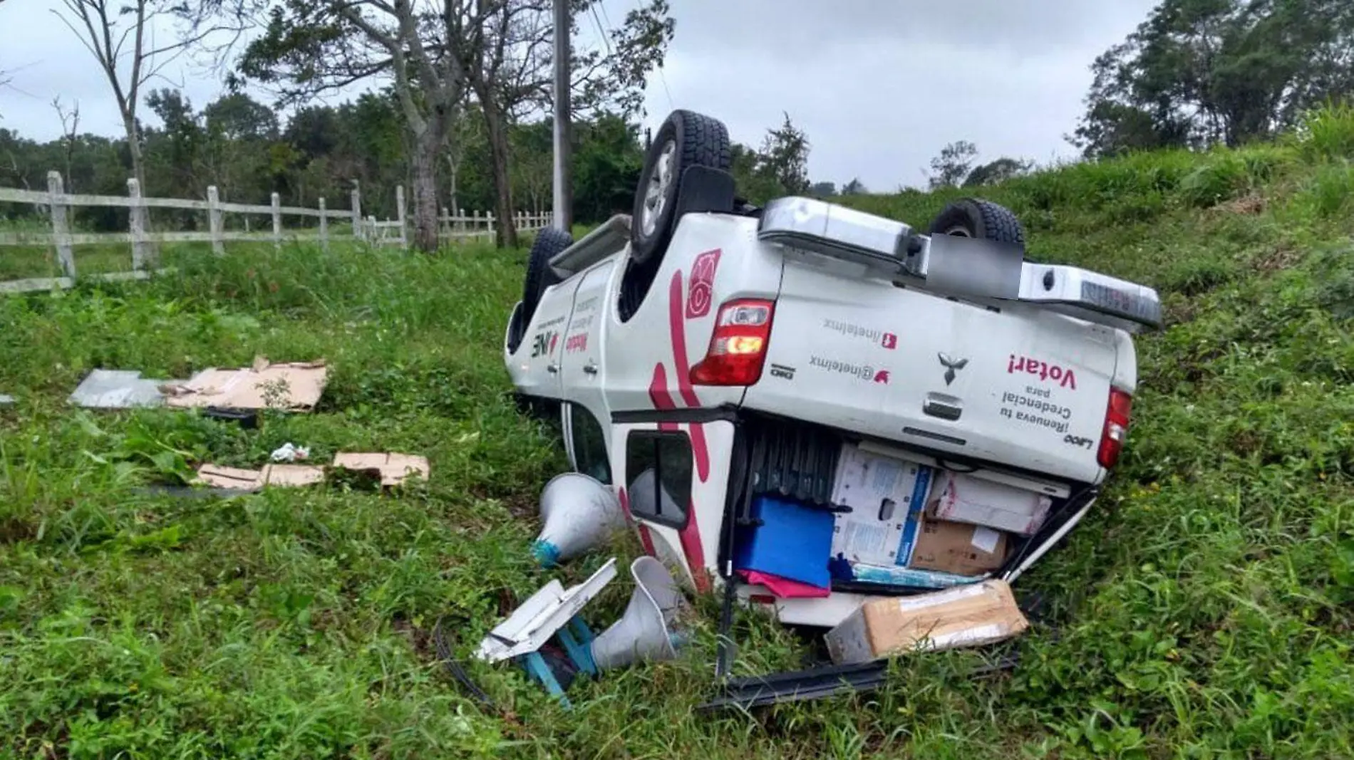 Empleados-del-INE-se-accidentan