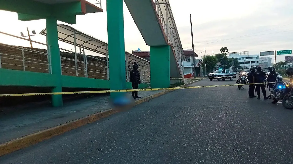 Mujer-se-lanza-de-un-puente-en-Poza-Rica