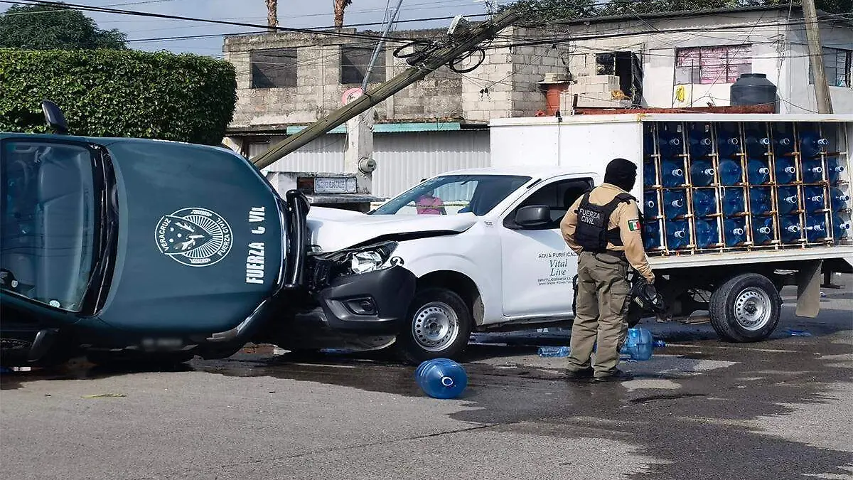 Volcadura de patrulla de la Fuerza Civil en Tuxpan