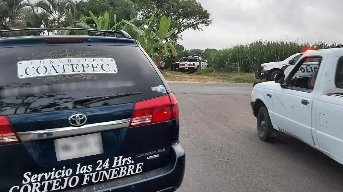 2-Localizan-dos-cuerpos-en-camino-de-terraceria-de-Coatepec