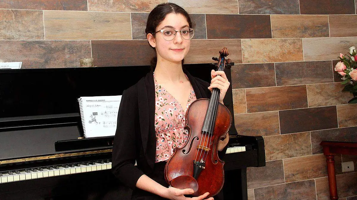 Aisha-Corona-violinista-de-Xalapa