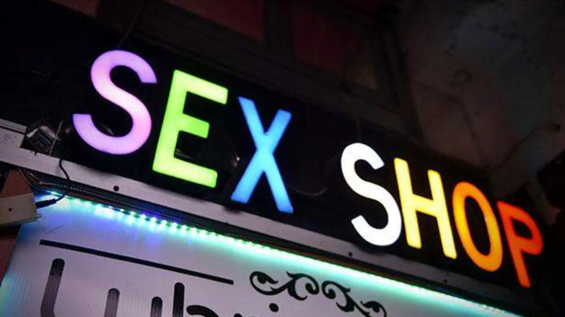 RENE-SEX-SHOP