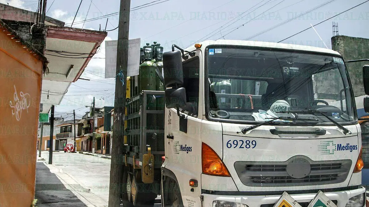 Camioneta-con-tanques-de-oxigeno