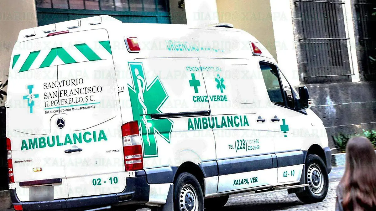 Ambulancia-de-la-Cruz-Verde-en-el-centro-de-Xalapa