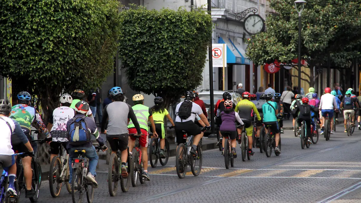 JE130320232304Ciclistas