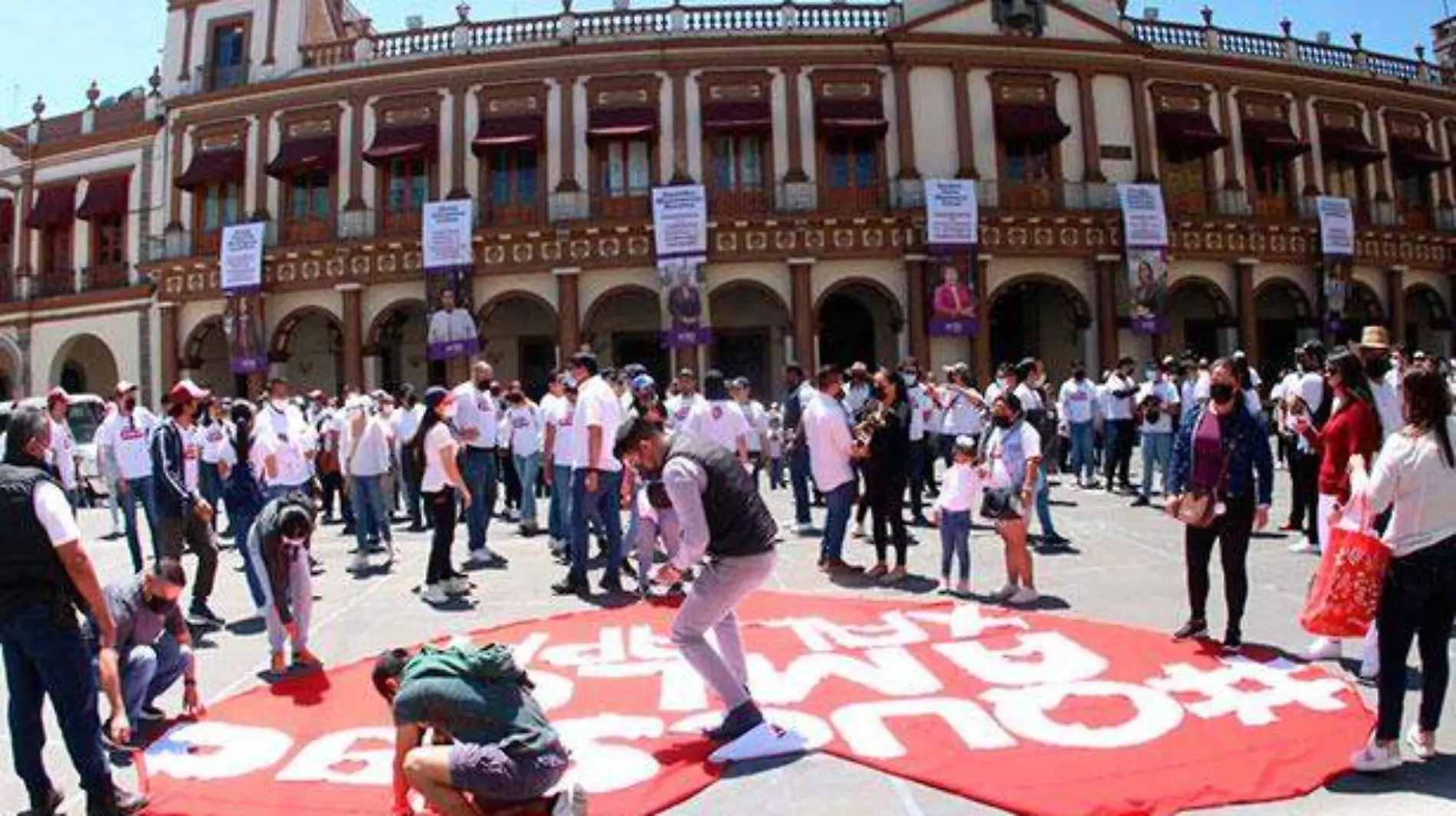 otro grupo de ciudadanos se reunió en Plaza Lerdo para pronunciarse a favor de Andrés Manuel López Obrador