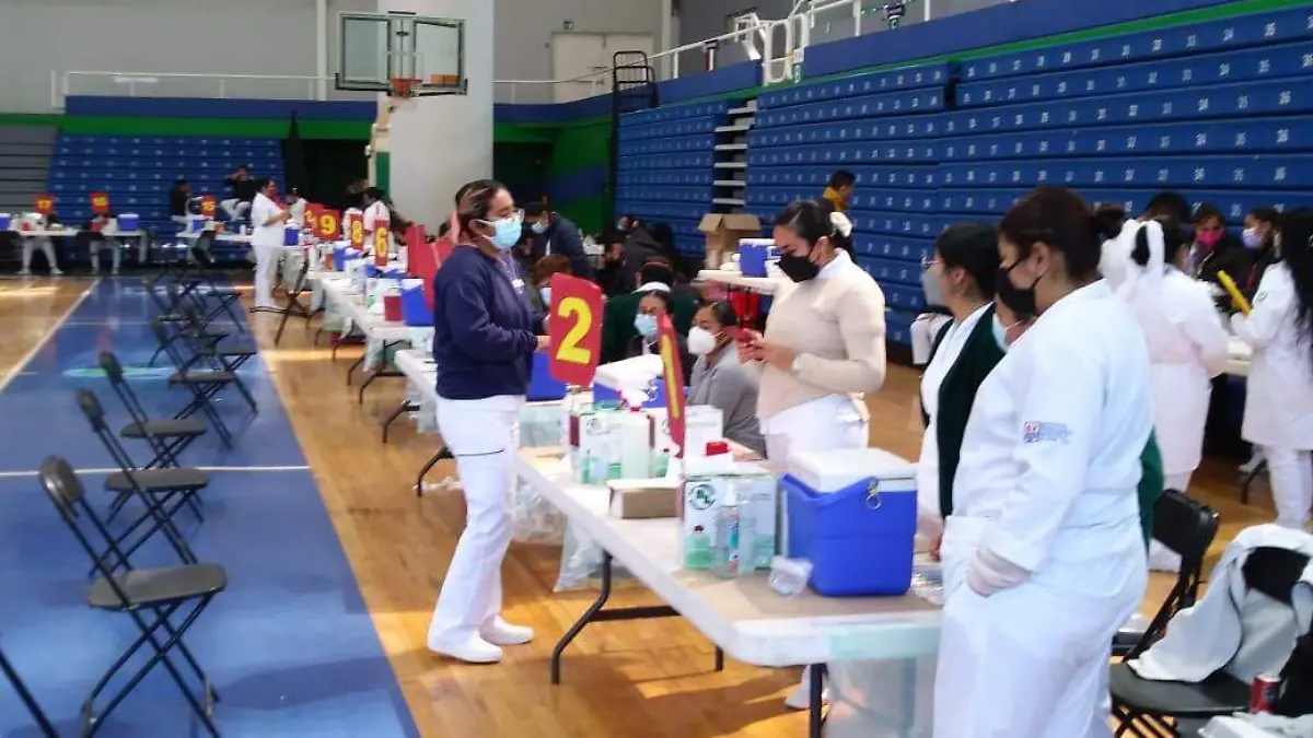 pocos treinatañeros