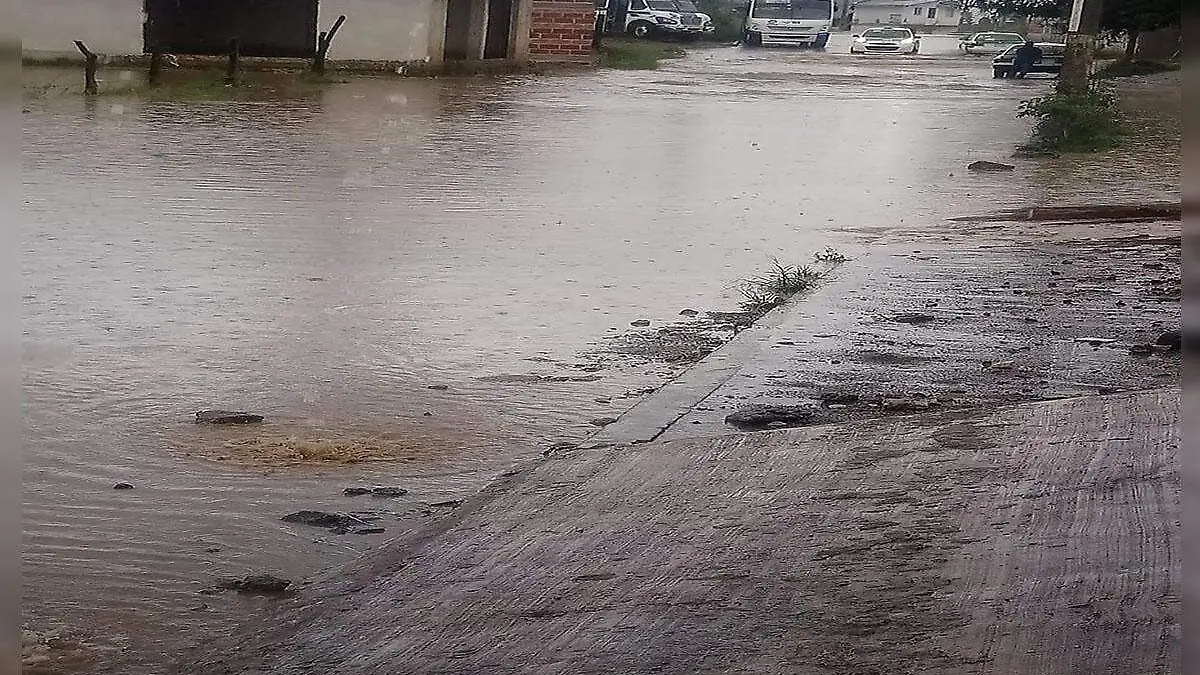 Inundación en colonia de Xalapa
