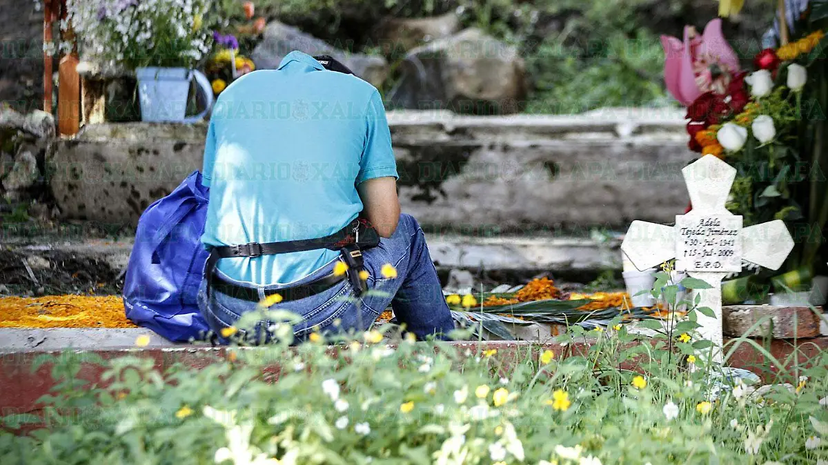 Cementerio-durante-Dia-de-muertos