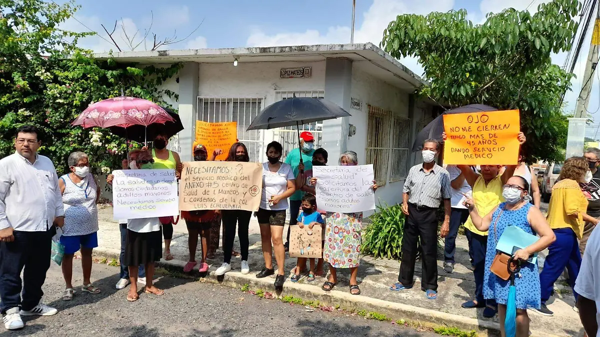 Protestan vecinos para exigir la reapertura del anexo del Centro de Salud en colonia Luis Echeverría