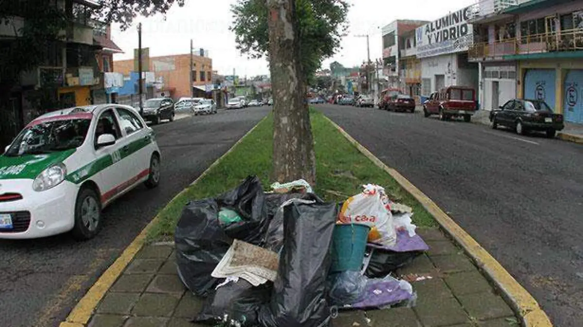 JE040620218388Basura--Av-Villahermosa