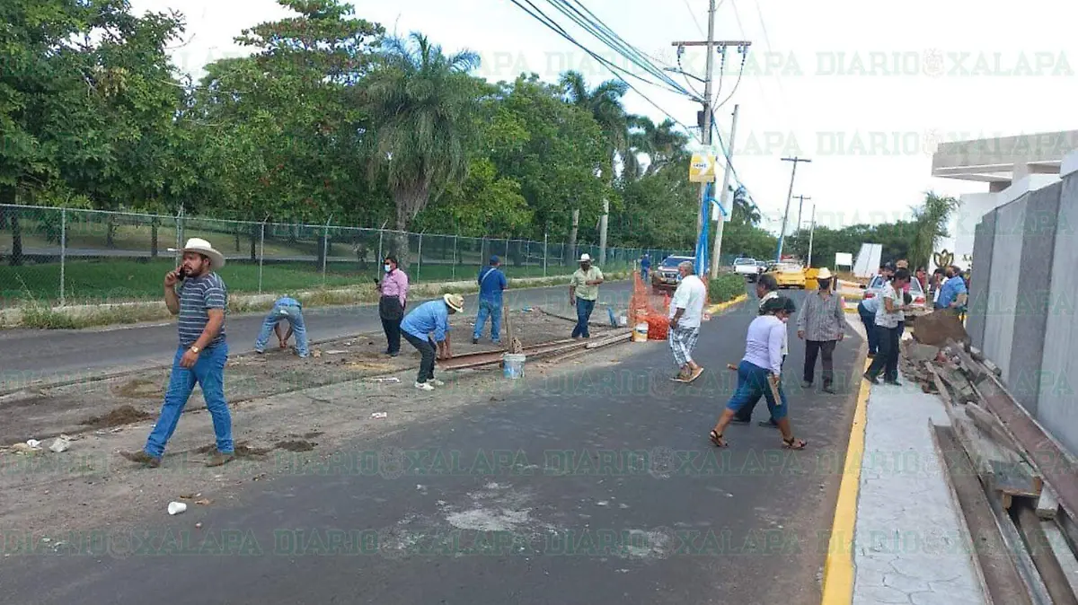 Protestan-por-construccion-que-pone-en-riesgo-su-seguridad