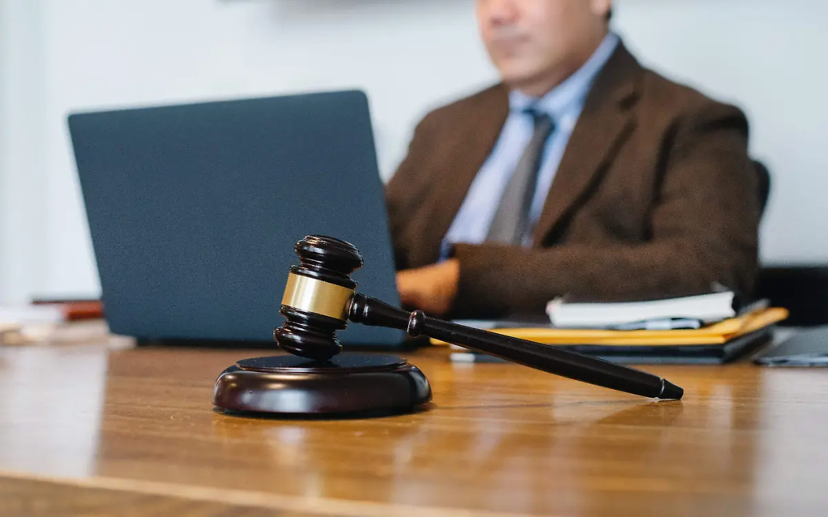 pexels-sora-shimazaki-5668772