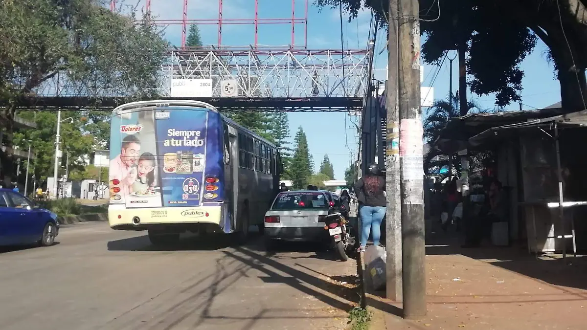 Piden retirar a taxistas