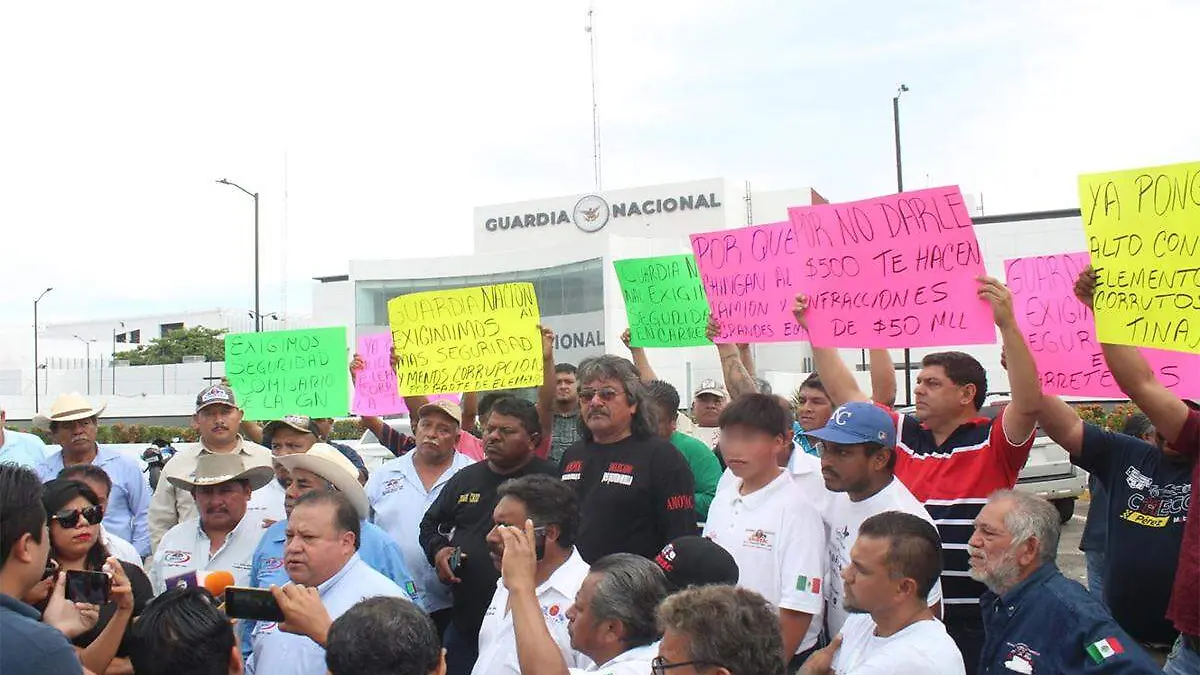 Protesta de transportistas en Veracruz