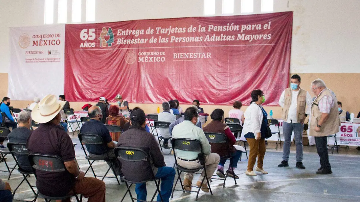 Entrega-de-tarjetas-para-pension-de-adultos-mayores