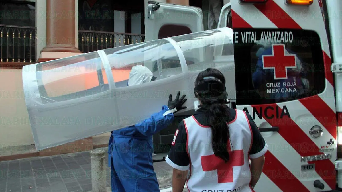 Capsua-para-trasladar-a-paciente-contagiado-por-Covid-19-de-la-Cruz-Roja