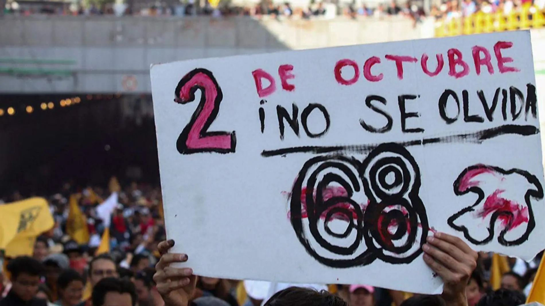 Marcha-por-el-2-de-octubre-en-Tlatelolco