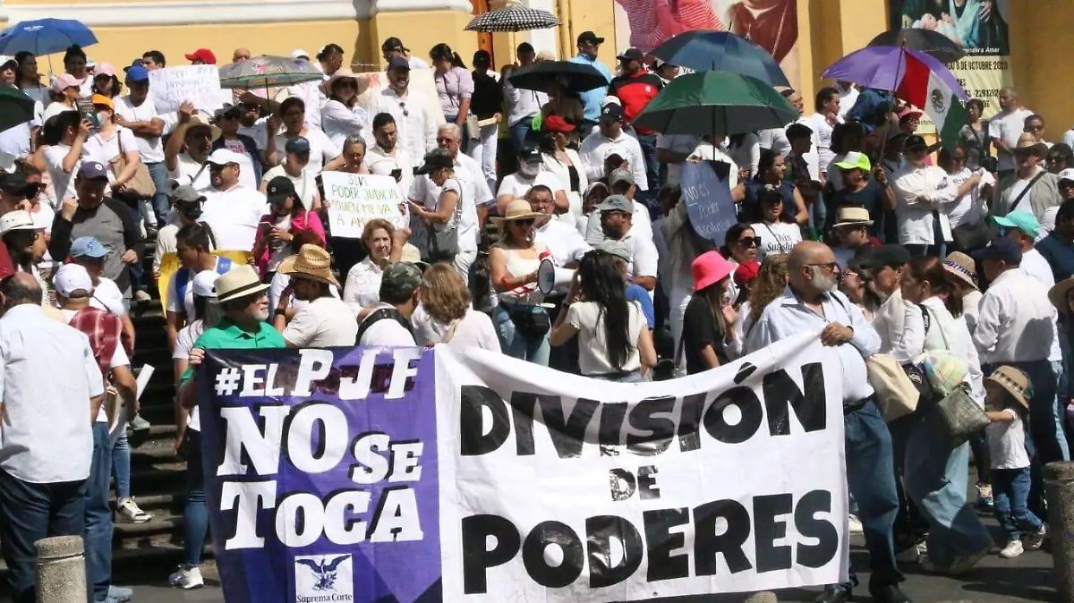 Cientos de trabajadores del Poder Judicial de la Federación (PJF) en Xalapa se manifestaron en el centro de la capital veracruzana