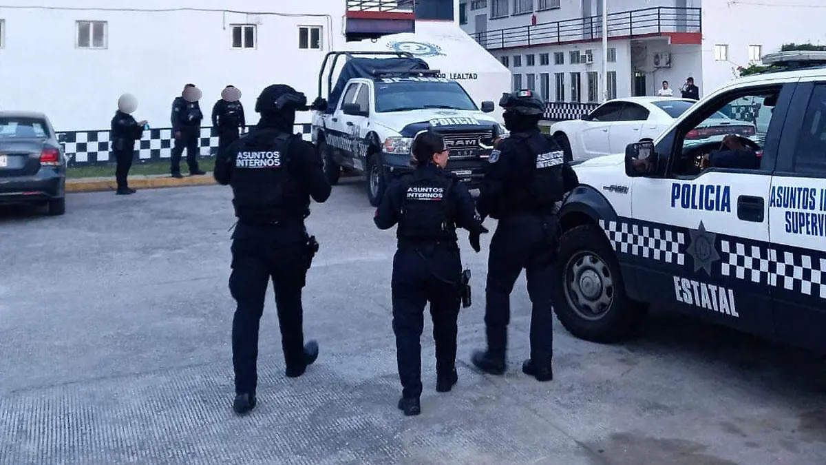 policías