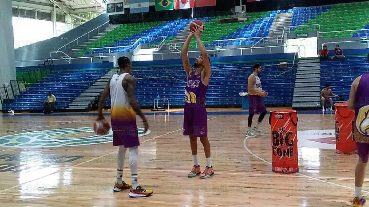 2-Jugadores-de-los-Halcones-de-Xalapa