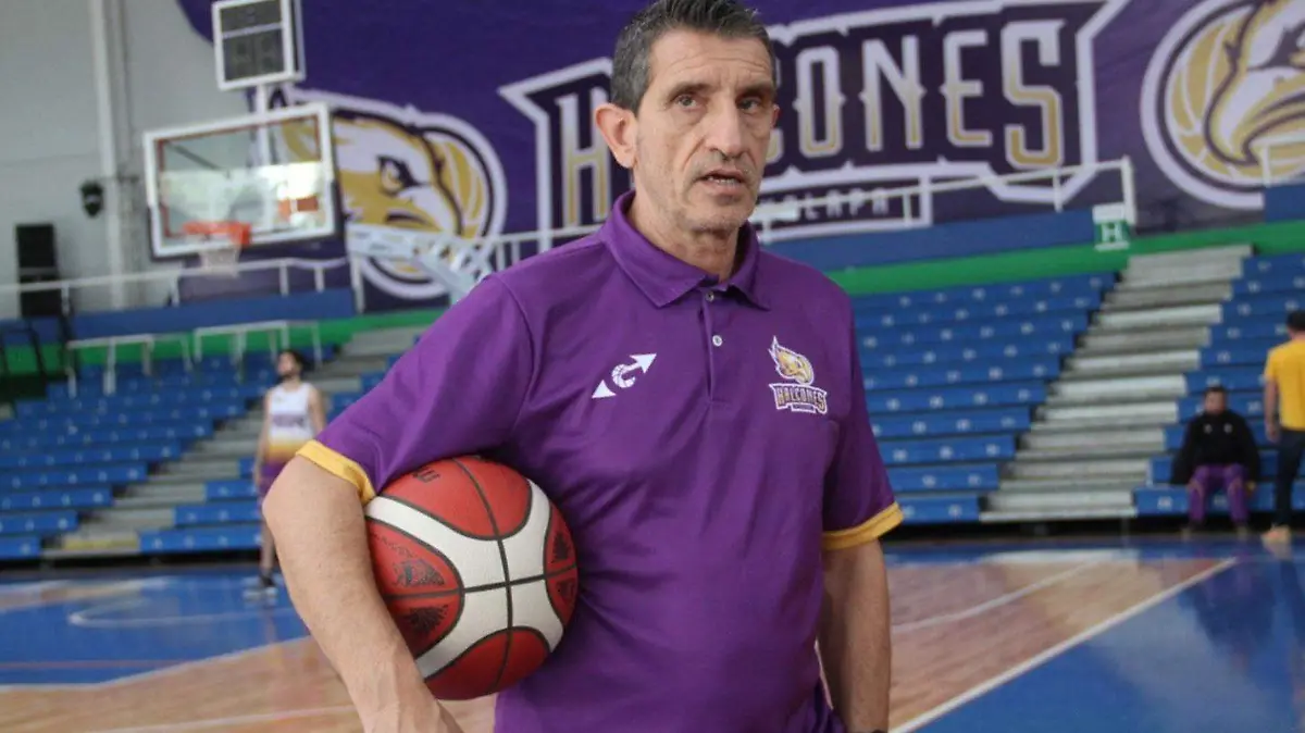 Eduardo-Torres-entrenador-de-Halcones