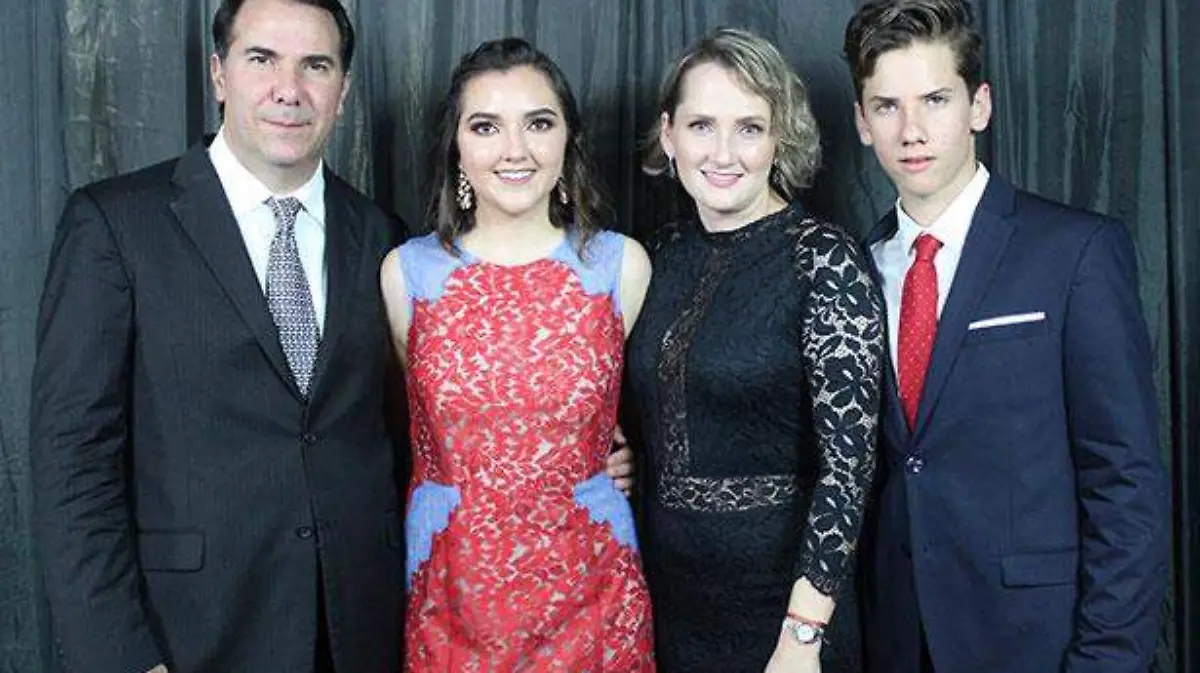 1-enrique-casazza-y-lety-gonzalez-con-sus-hijos-maria-jose-y-bruno