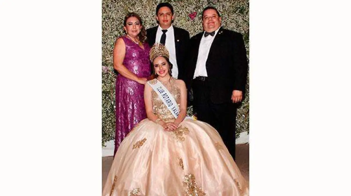 1-maricarmen-cornejo-con-octavio,-fatima-y-octavio-jimenez