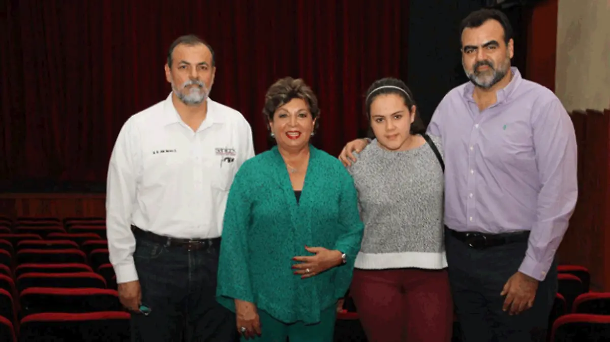 3-maria-eugenia-dominguez-con-juan-edgar,-silvana-y-jose-adrian-herrera