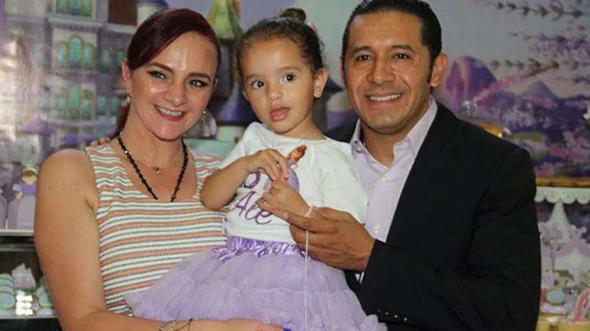 2-yuleni-sanchez,-con-alejandra-y-erick-lagos