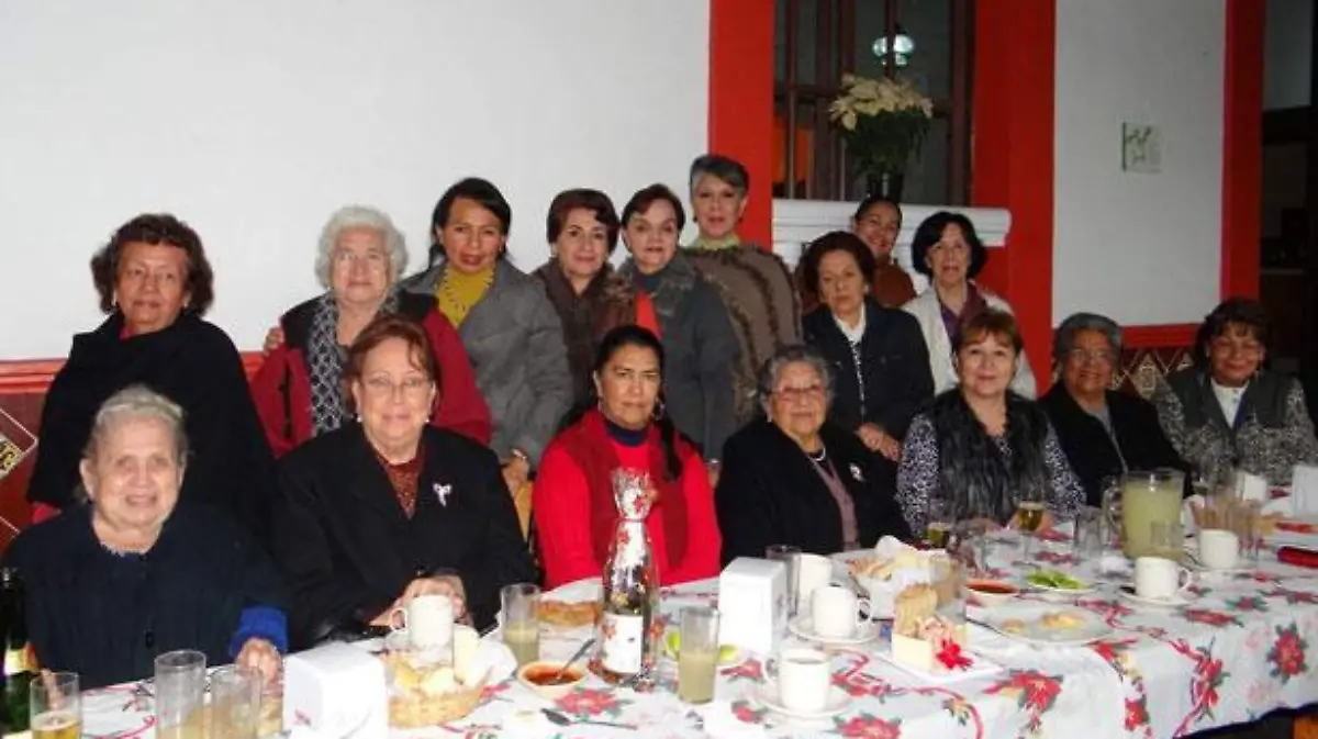 4-las-damas-de-la-mesa-redonda-panamericana-capitulo-coatepec-en-reunion-decembrina