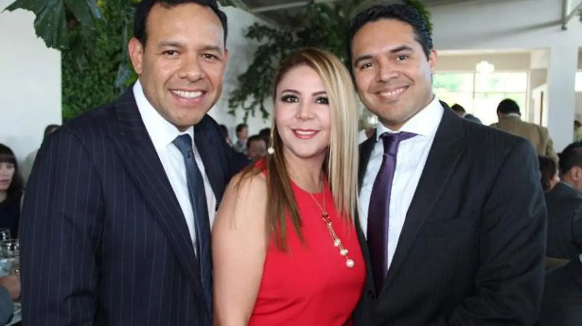 9-omar-y-antonio-aleman-con-oly-miranda