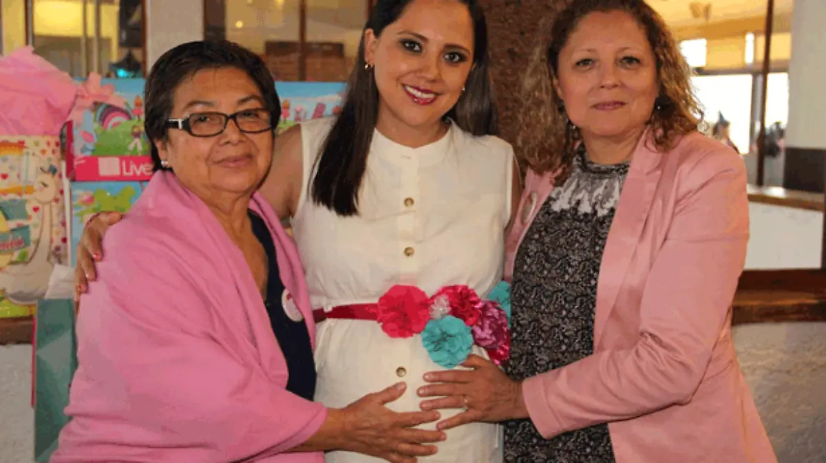 2-aranzazu-buaun-con-eufrosina-marquez-y-edna-guzman