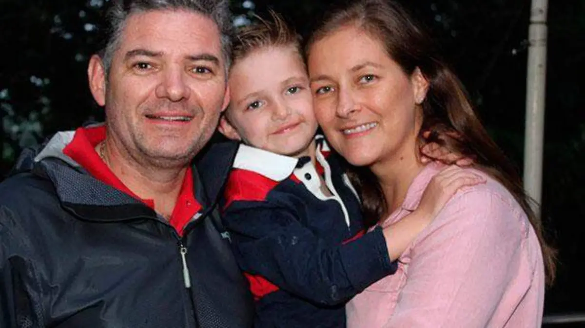 1--gonzalo-pardo-y-karem-cerecedo-con-su-hijo-gonzalo
