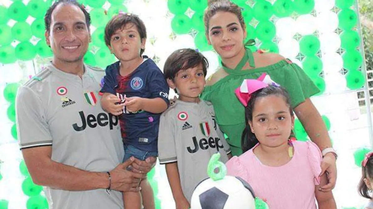 1-ricardo-garcia-y-ximena-azuara-con-sus-hijos-rodrigo-ricardo-y-renata