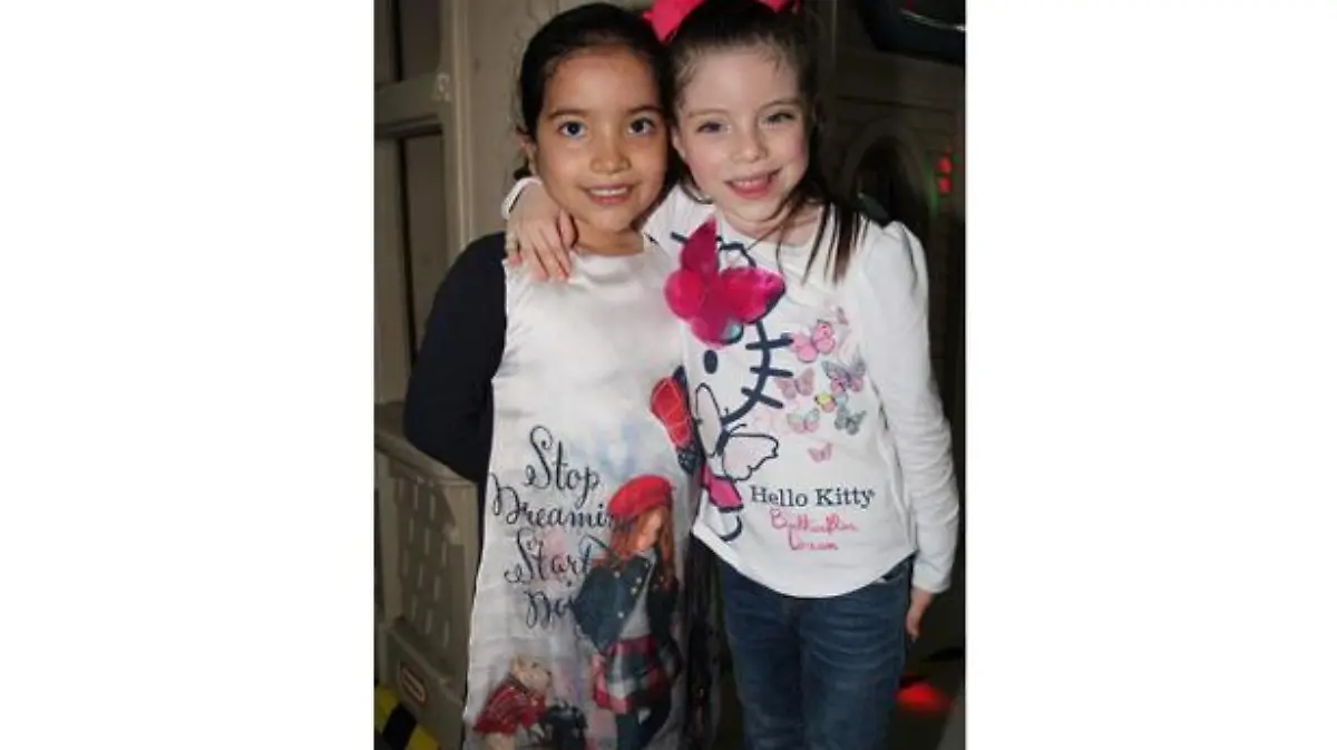 3-sofia-denisse-uribe-y-regina-prom-gaona