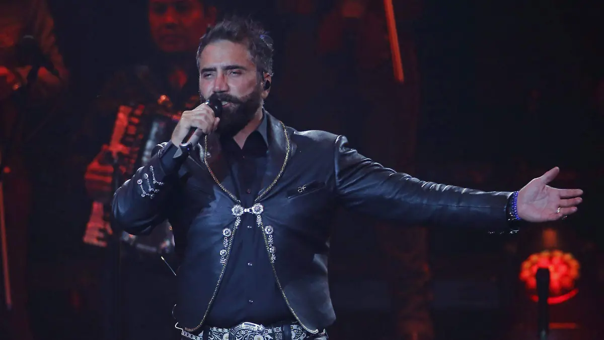 Alejandro Fernández y su hijo