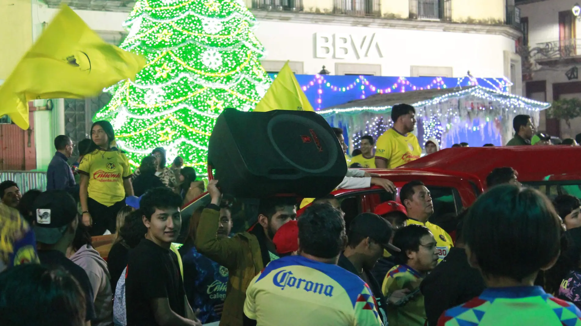 Algunos llegaron con bocinas para poner canciones del América