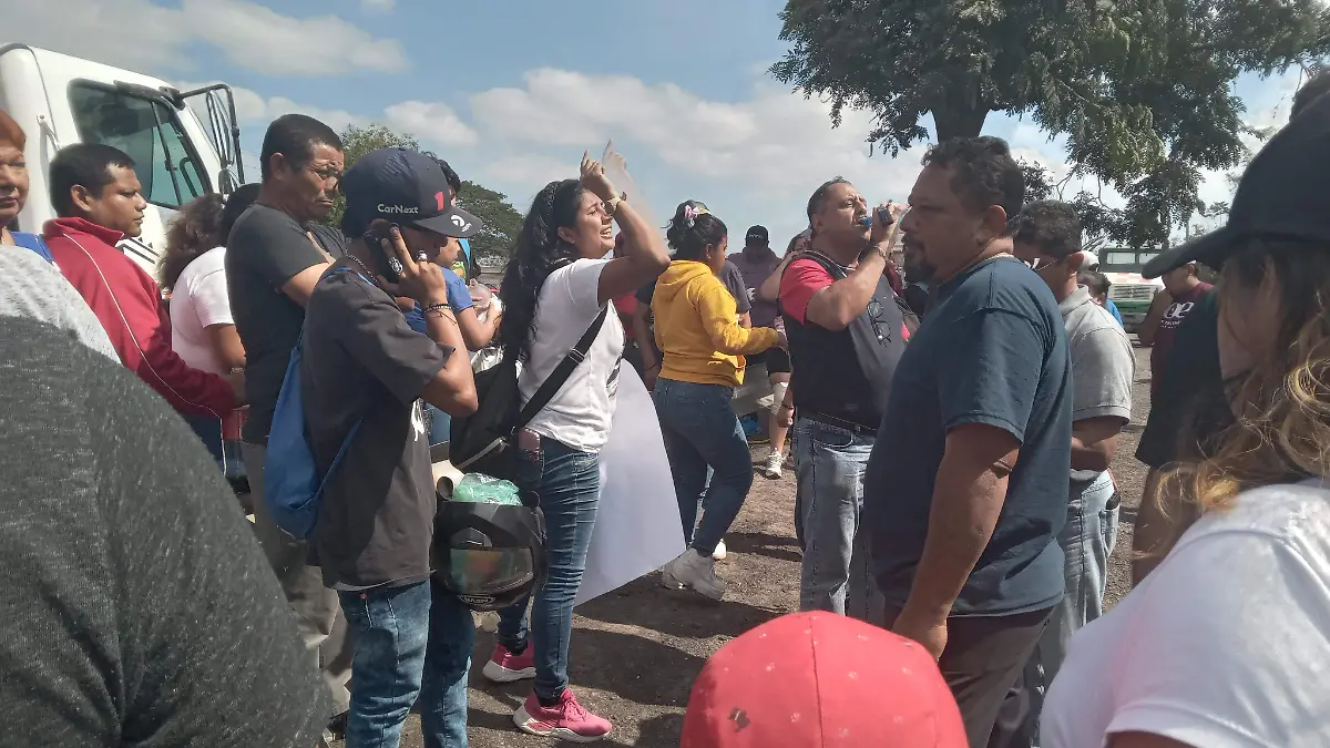 Bloqueo de carretera por accidente Veracruz-Cardel 