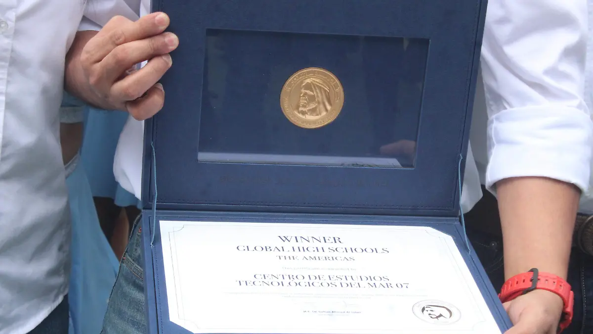 Cetmar recibe a alumnos premiados 