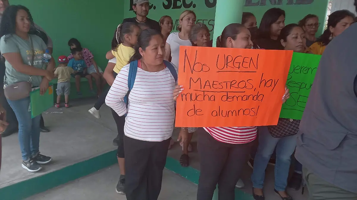 Manifestación esc. Carlos Fuentes 