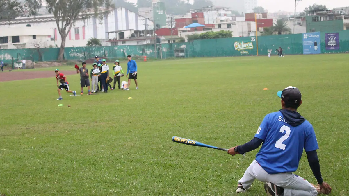 Peloteritos de Chileros de Xalapa estarán presentes en las clínicas de Neri Castillo, exprofesional de Liga Mexicana