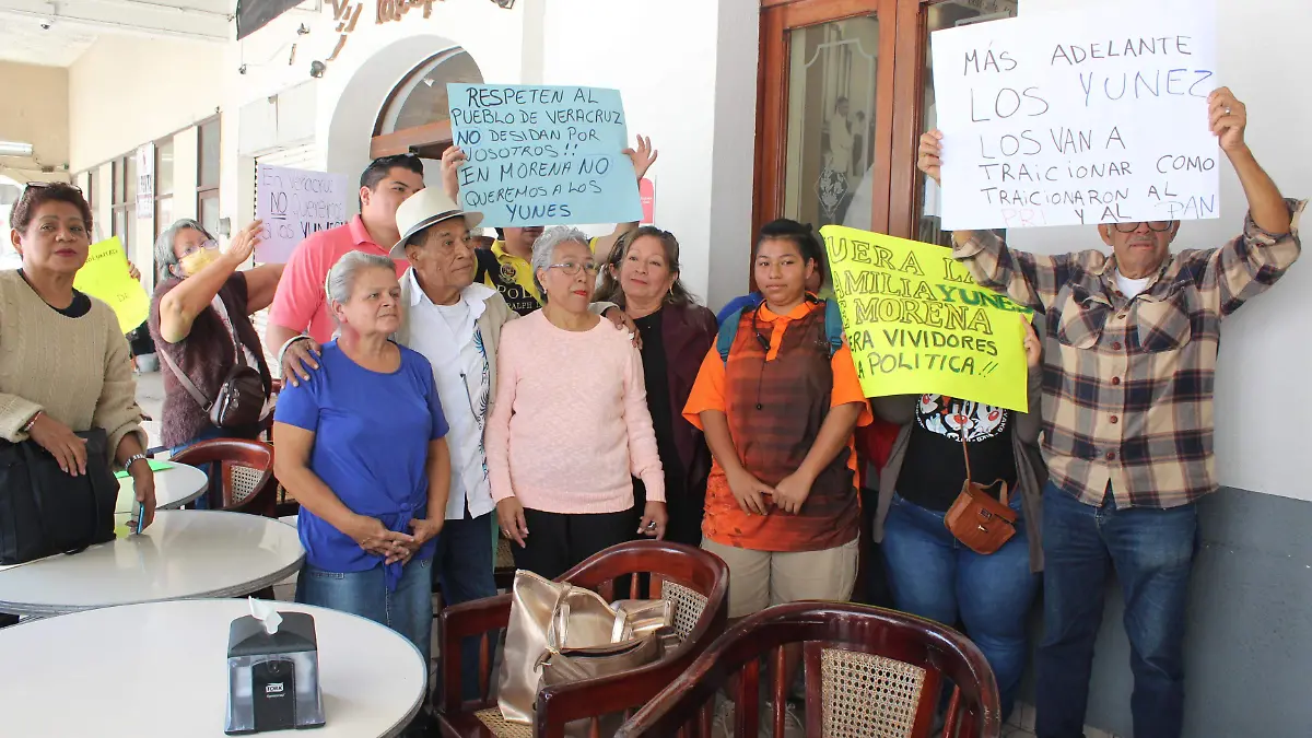 Manifestación de morenistas contra Yunes