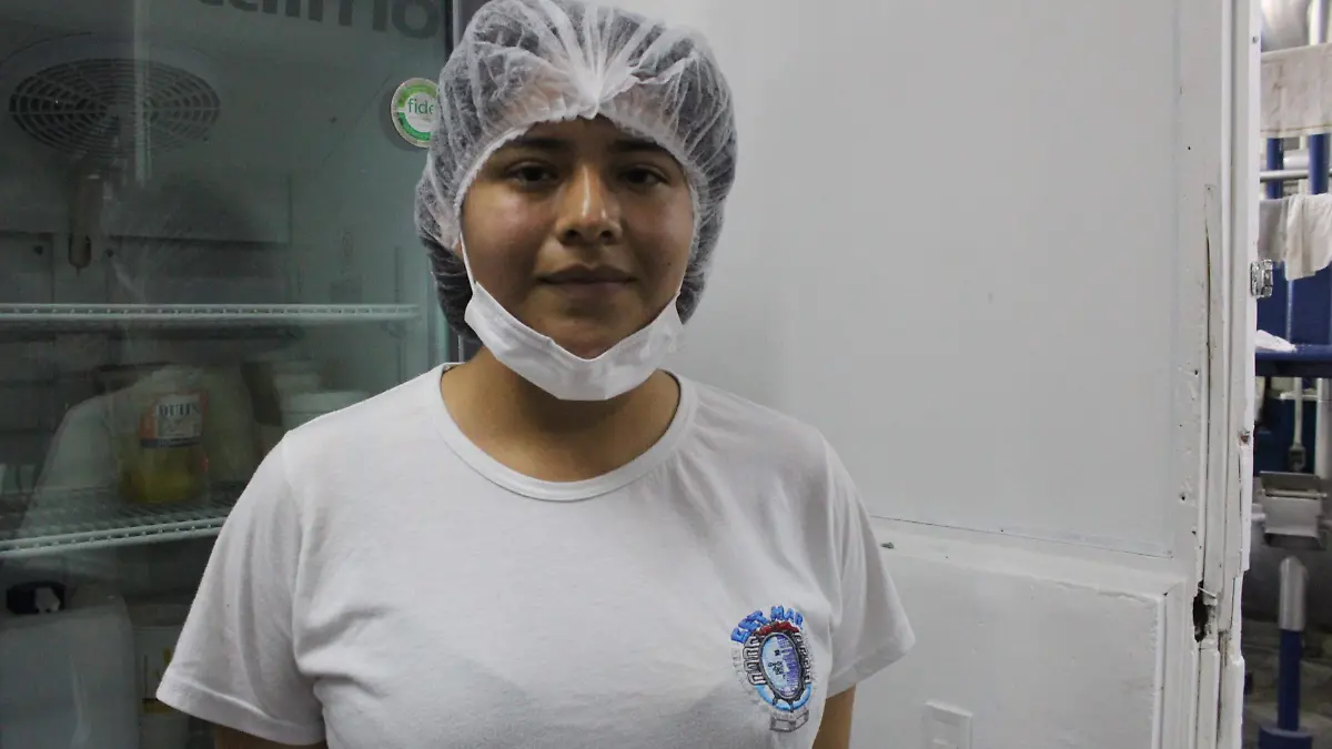 Alumnos del Cetmar procesan carne de cocodrilo