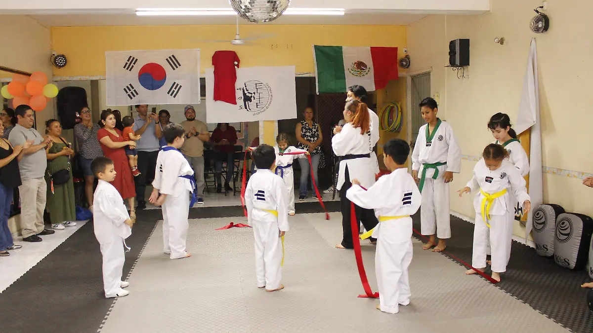 Invita a practicar a los niños el taekwondo, pues dice es un deporte que da muchos valores