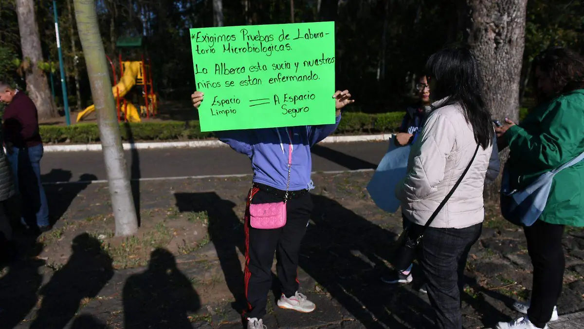 Padres de familia de escuela “Salvador Díaz Mirón” de Xalapa piden destitución de directora interina