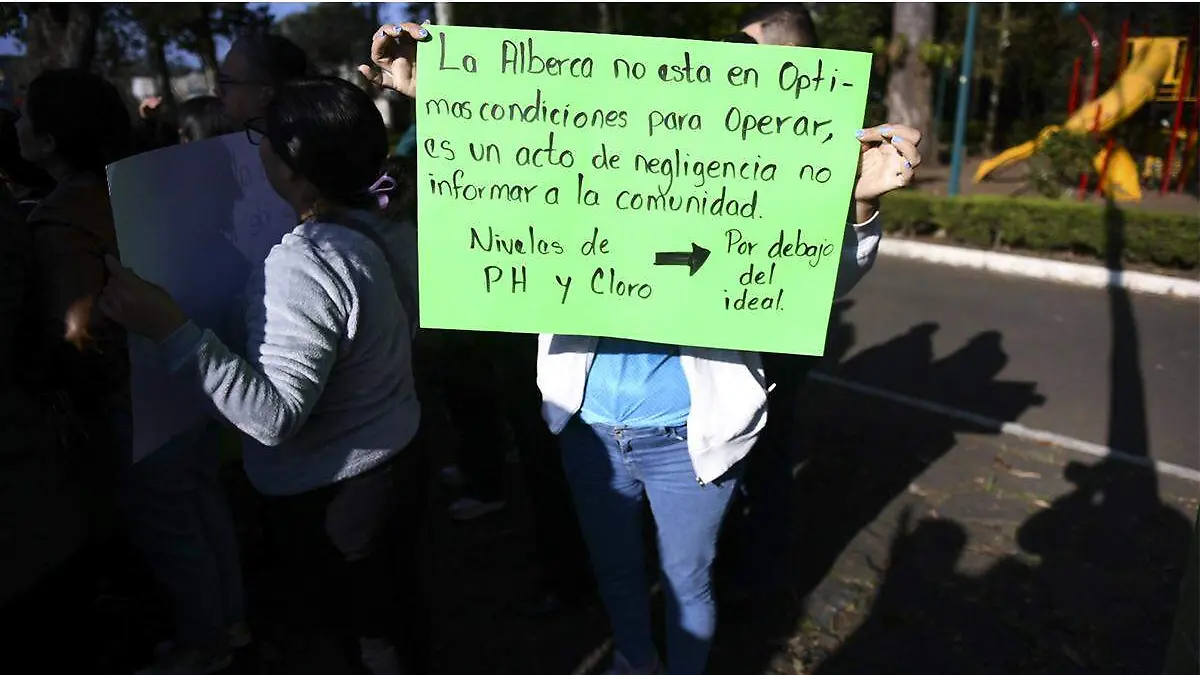 Padres de familia de escuela “Salvador Díaz Mirón” de Xalapa piden destitución de directora interina