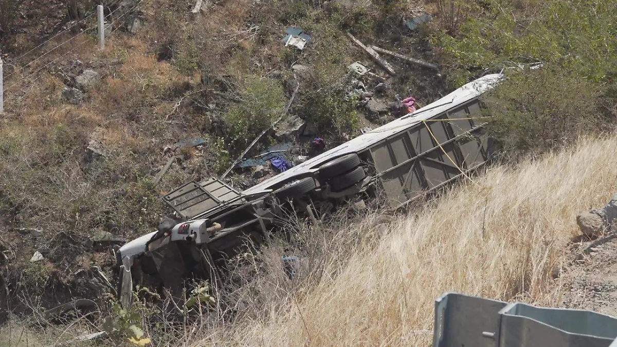 Tres víctimas de accidente de autobús en Oaxaca eran de Acayucan