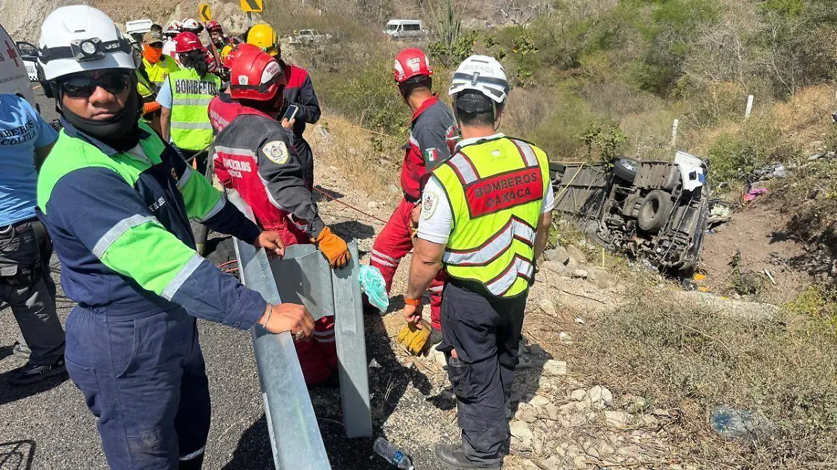 Tres víctimas del accidente de autobús en Oaxaca eran de Acayucan
