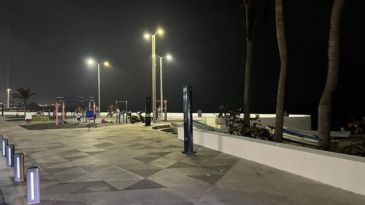 Noche de eclipse en el bulevar 